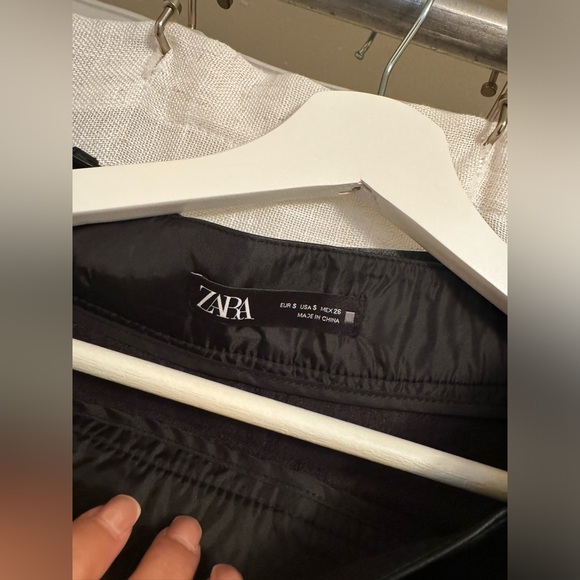 ZARA BLACK FAUX LEATHER MIDI SKIRT WITH BELT π€ - Picture 6 of 6